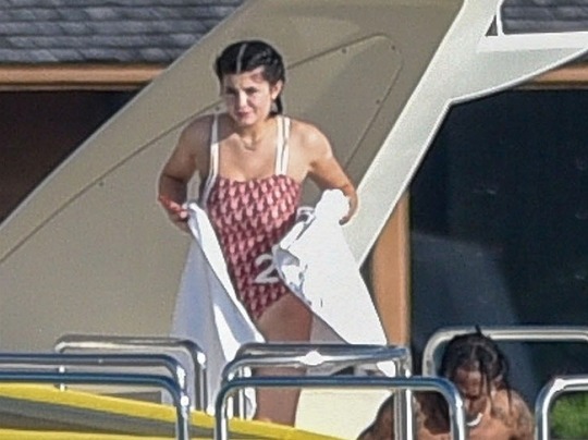 Porn photo Kylie Jenner Caught By Paparazzi In Swimsuit