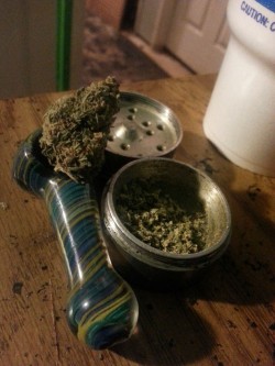 xdragon-queenx:  Wake and Bake.  Time to get ready to party in the lbc  Our weekend mornings. :-)