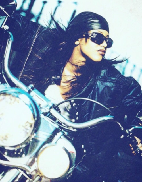 akrillics:Rares of aaliyah from early in the one in a million era