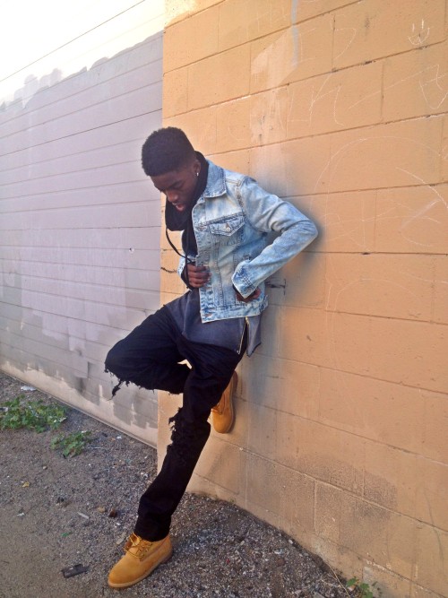 90skiddsolotoowild:  andrethephotographer:  Follow AndreThePhotographer.tumblr.com for a nice Fashion Blog IG: JayUnoDadd   http://90skiddsolotoowild.tumblr.com/
