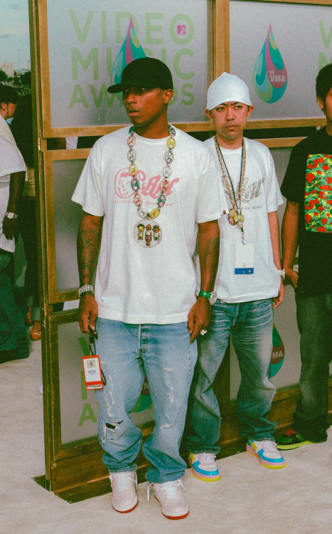 strappedarchives:Pharrell Williams and Nigo during the 2005 MTV Music Video Awards in Miami, Florida