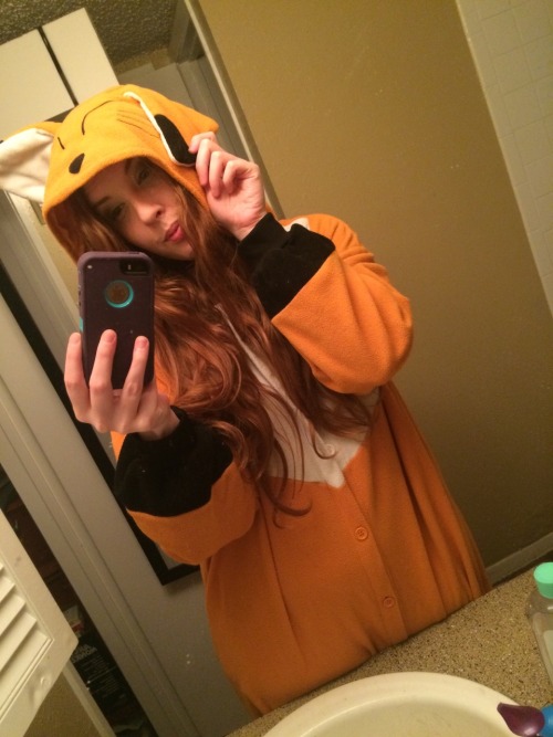 ero-hime:  It’s so cold in my apartment burrr 