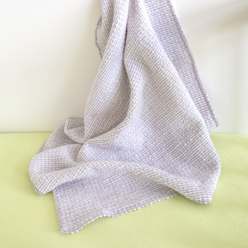 I knitted a little baby blanket recently, and wrote down some instructions so you can make your own!
