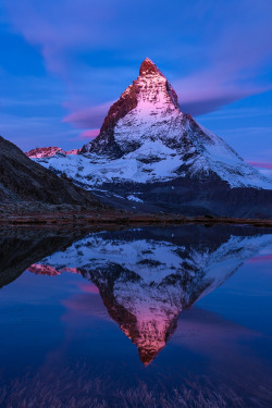 wowtastic-nature:  💙 Firat Glow on 500px by Roland "Bill" Moser, Solothurn, Switzerland☀  NIKON D800E-f/11-62s-62mm-iso100, 801✱1200px-rating:98.9 