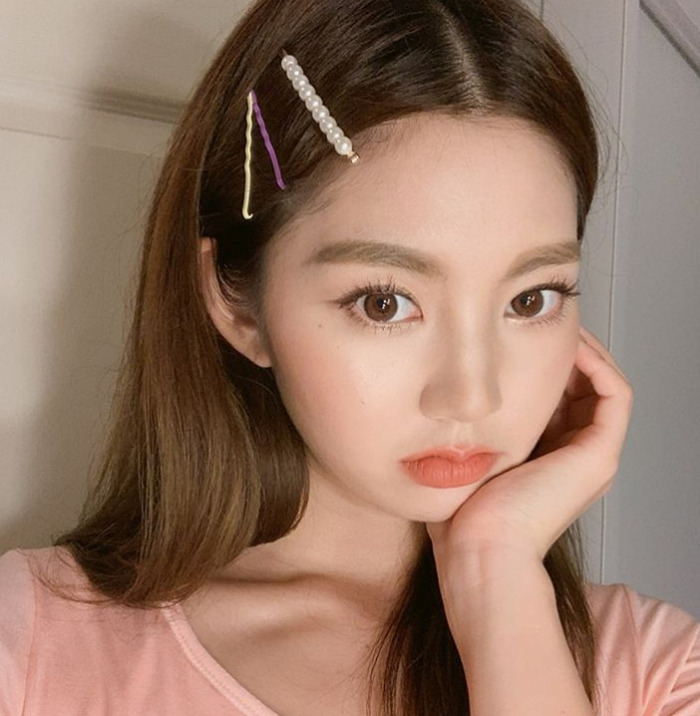 korean-dreams-girls:  Lee Chae Eun - Selcas  