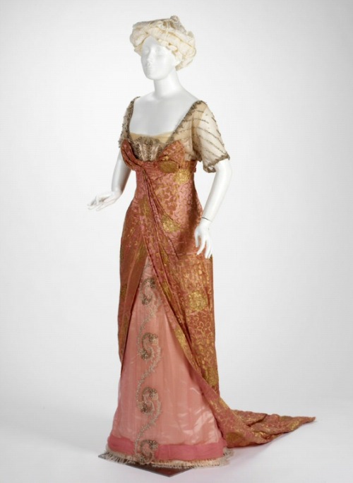 history-of-fashion: ab. 1912 Ball gown (+ bodice and skirt) by House of Worthgown - silk, metal, c