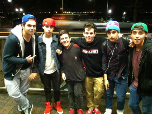 janoskians-swagg: janoskinatorr:  Normans son with the boys  aww bless