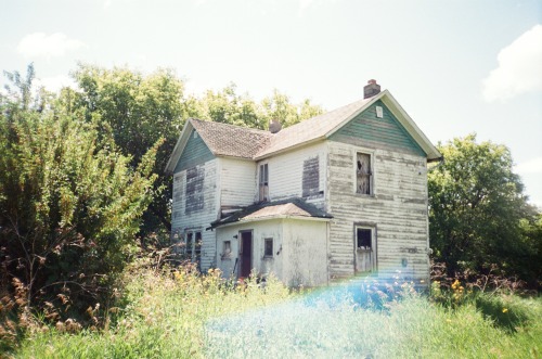 goldenprairies:abandoned home in rural saskatchewan