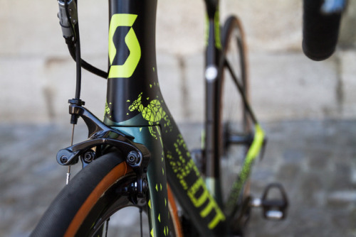 pcwt:  MAT HAYMAN’S SPECIAL EDITION FOIL FOR PARIS-ROUBAIX  Check out Mathew Hayman’s custom SCOTT S