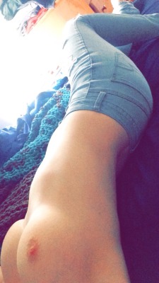 blueskiesandfatthighs:  At least I put pants