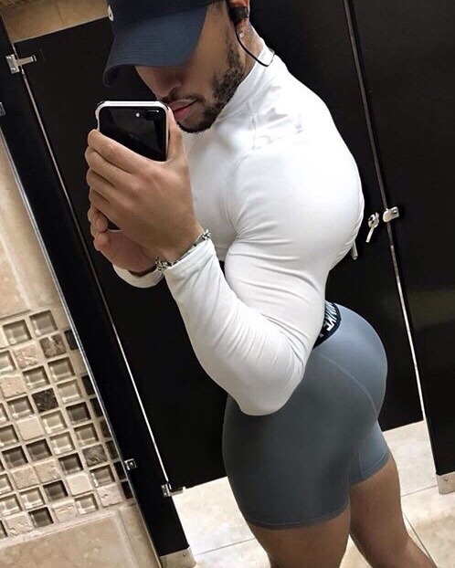 luvphattazz:  asskingz:  @asskingz!!!!  I think im in lust……………