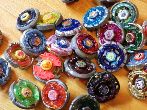 robotsandramblings:  beyblades bae Blades 