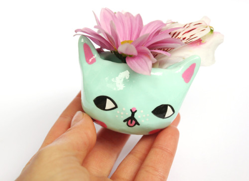 ponyponypeoplepeople:Kitty Planters by PONY PEOPLE