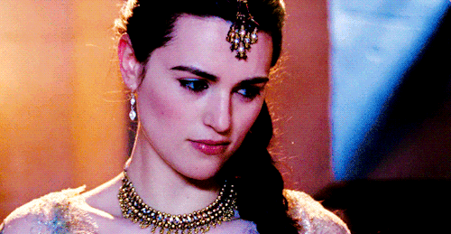 kara-luthors:smirky Morgana is my favourite Morgana