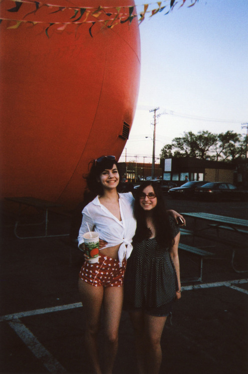 thatartzygirl:  amamakphoto:  Disposable camera fun from a shoot we’re really excited about! (6.5.2013)  This was such a fun shoot and I love love this set and also gonna go get more Orange Julep tonight aw yeah!