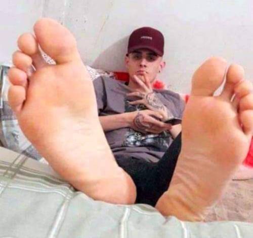 whitemalefeet:Bad boy feet are delicious