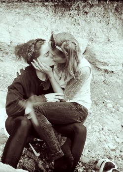 the-inspired-lesbian:  Love & Lesbians ♡