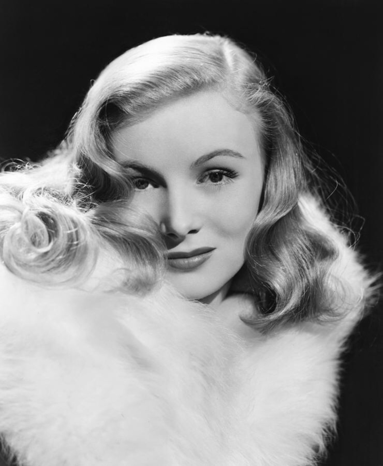 missgretagarbo:  Veronica Lake, 1941 