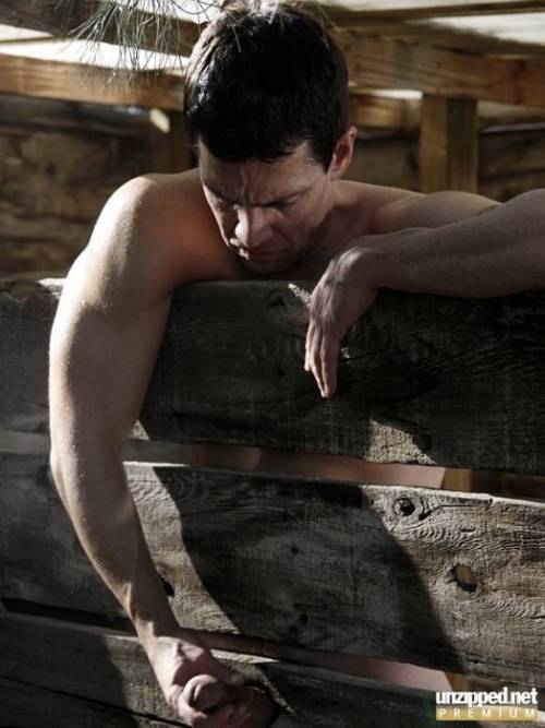 bonesmeup: Nice outdoor, glory hole…..
