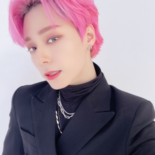 Hwanwoong Is Really Out To KILL. (Please Stan Oneus, They're So Talented )