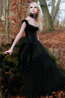 victorian-goth:  Victorian goth http://victorian-goth.tumblr.com/