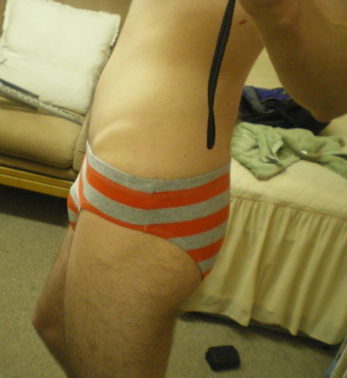 megapantsu:  Thursday - Orange~  Was a little naughty whilst taking pictures… 