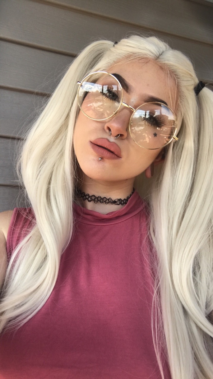 lilchampagne-xx:  Hi it’s me again
