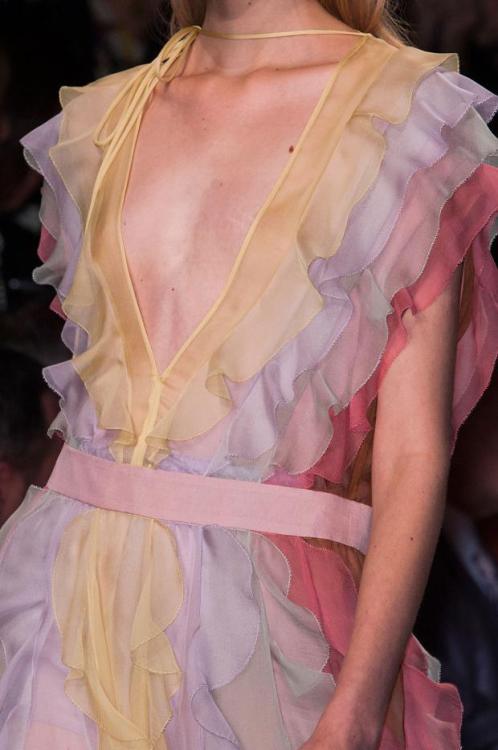 skaodi: Details from Valentino Ready To Wear Spring 2015. Paris Fashion Week.