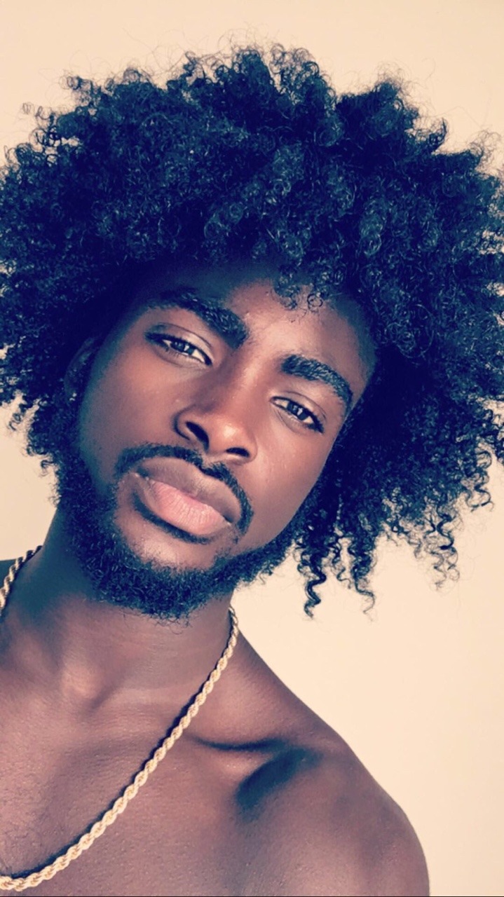 bornxaxqueen:  no-pessure: IG/Twitter| @AaronJOates  😍