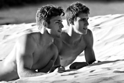 ariantheg-love:  Gay lovers or gay friends