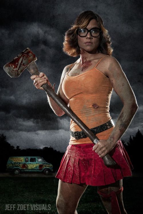 roy-ality:  brispeak:  freexcitizen:  firecrackerheart:  Scooby Scooby Do-We’ve Got Some Work To Do Now..  JINKYS VELMA  I’m not even a big Scooby Doo fan but this is damn cool!  Imagine a remake of the movie like this except rated R hahahaha 