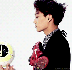 blondejongin:  EXO calendar BTS - kai 