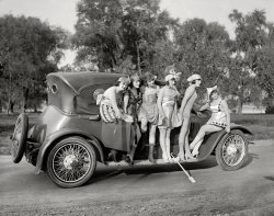 historicaltimes:  A Beautiful Bevy of Mack Sennett Bathing Beauties. c. 1921 via reddit