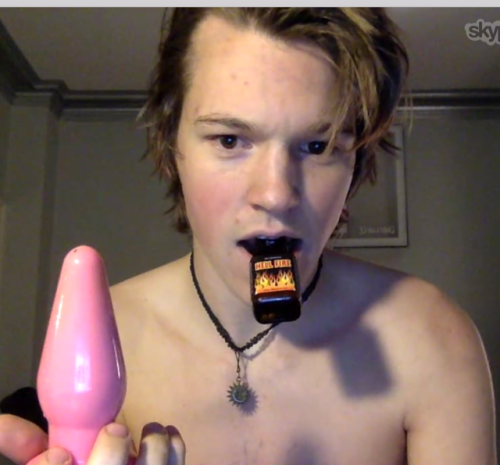 sfmaster:  Everyone is freaking out that the last post reached 500 haha.Here’s the faggot as I promised.Make this reach 2500 notes and I’ll post a video of him.