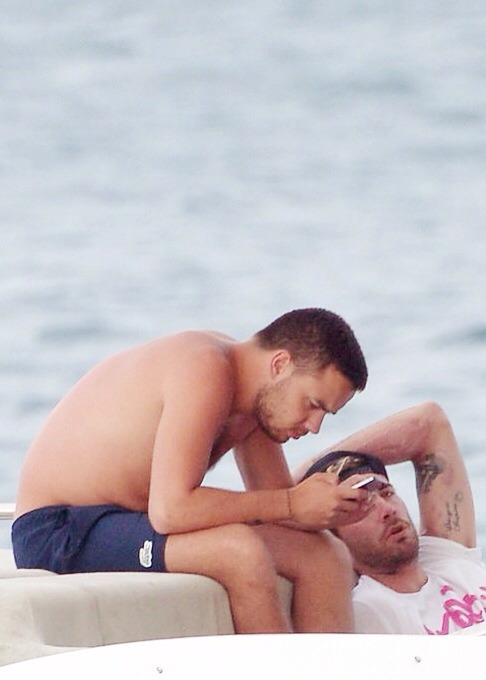 Sex :  Liam enjoying the day on a luxury boat pictures