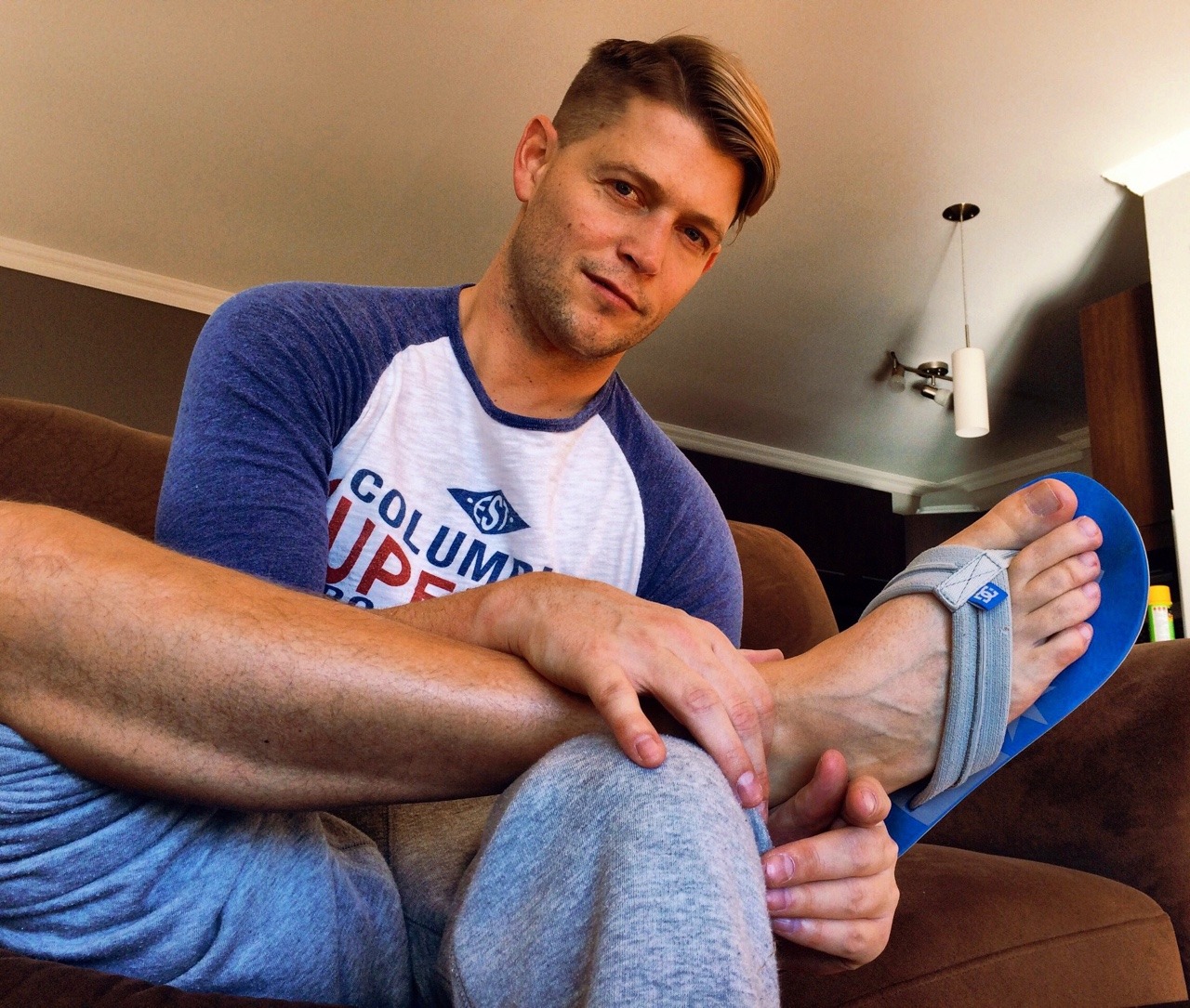 footlove26:  👣me and my feet👣  some guy’s asked me to see my toes, so enjoy!!!!!
