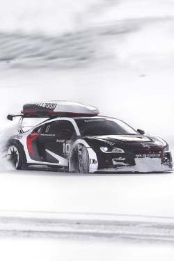 johnny-escobar:   Jon Olsson driftin’ in his R8 Razor 