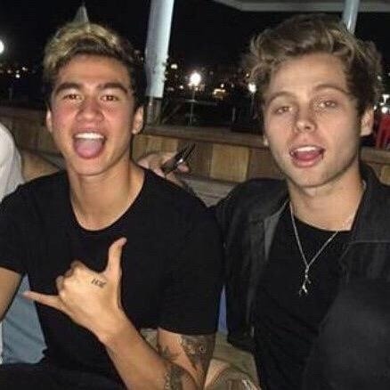 Petition for Calum to bring back the blonde streak.Am I the only who loved the blonde? uuuuh and the