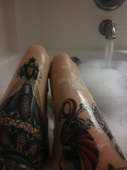 thugxwife:  Tumbling from the bath. 