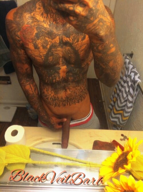 dominicanblackboy:  Damn pa sexy fat tatted ass got slim tasty dick between his legs!😍😍😍😍😍