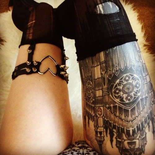 vvinteralopex:  vvinteralopex:  I need more of these but I can’t decide on which to get.  CREEPYYEHA ««This is where you can get these garters. I should’ve included this link when I first posted this. Forever kicking myself for it. 