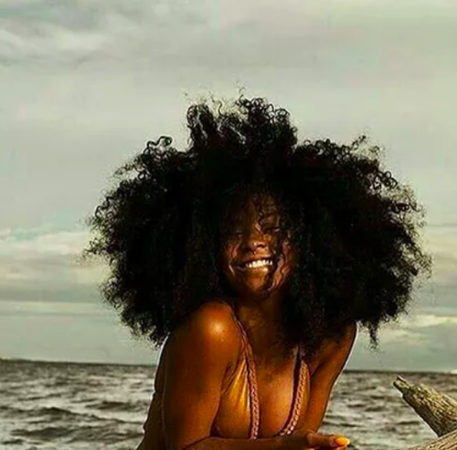 essencewigs:She’s happy with that FRO life!