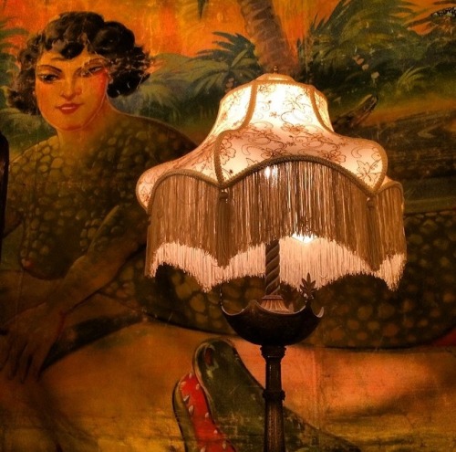 This lamp slays me ⚡⚡ #lamps #furniture #omg