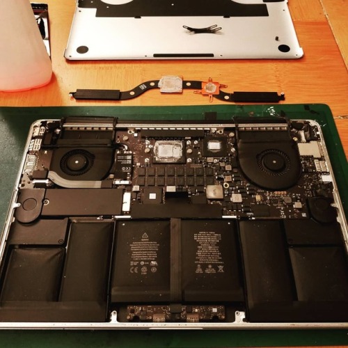 #Macbook maintenance: dust removing and change thermal paste