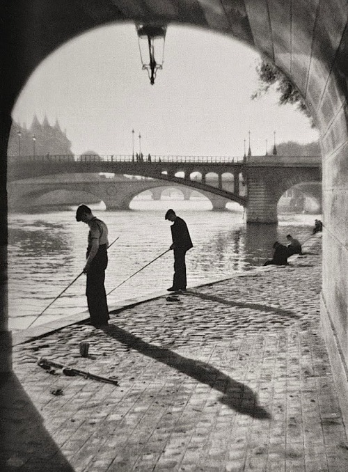 H. Glöckl. Angler at the Seine, Paris, 1937.