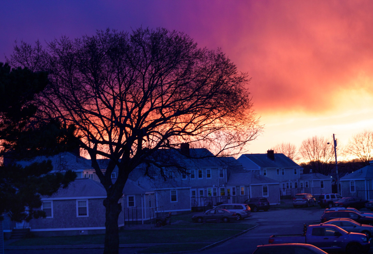 moonhaeun:  The sky was on fire tonight (credit) 