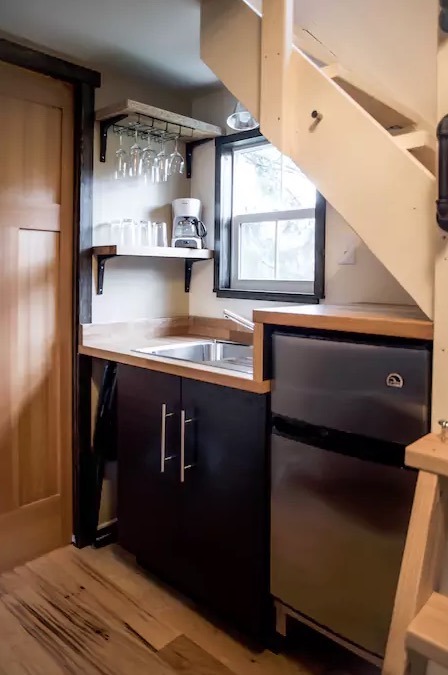 dreamhousetogo:  An AirBnB tiny house for rent in Seattle, WA https://www.airbnb.com/rooms/6482409 