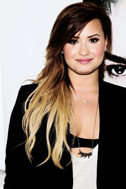 haroldxzayn:   Demi Lovato at her press conference in São Paulo, Brazil 