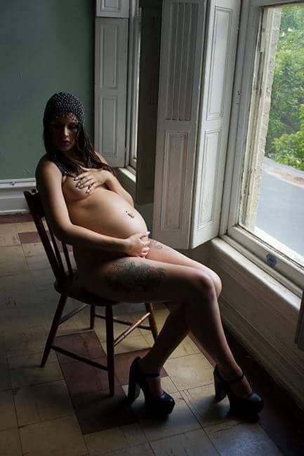 ashlynnmodel:  Big baby belly by Angela Rough 