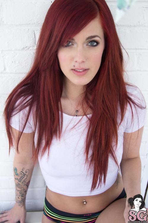 past-her-eyes:  Velour Suicide velour.suicidegirls.com Link to South African SuicideGirls